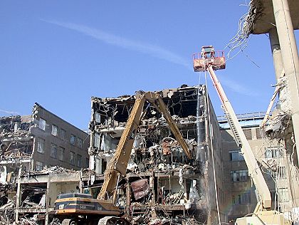 http://renovation.pentagon.mil/IMAGES/Phoenix/crashsite_20011108_demofromaedrive_web.jpg